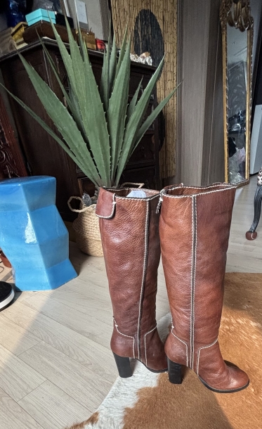 Chloe burgundy boots