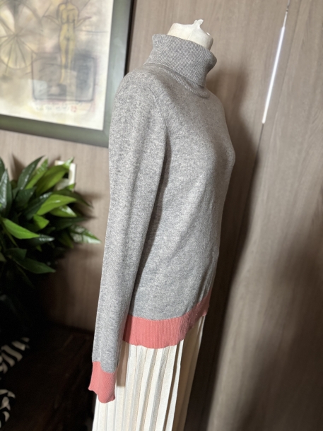 Pure cashmere turtle neck knit 